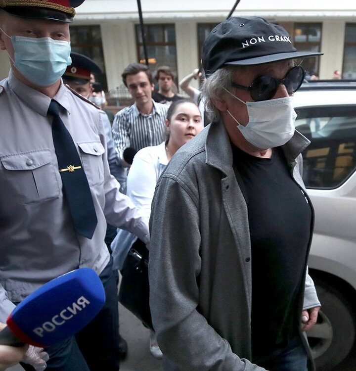 Ефремов утверждает, что мог не быть за рулем в момент аварии