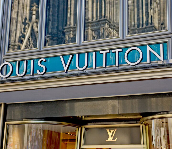 LVMH продает Marc Jacobs и оправдывается за Loro Piana